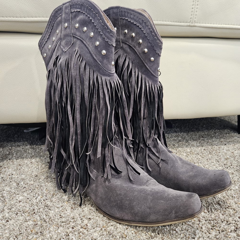 CUTE  & SASSY Fringed Suede Western Boots - Gray